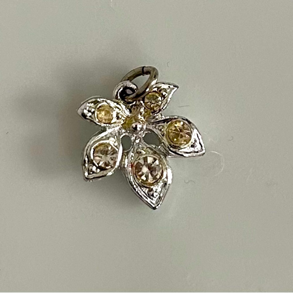 Silver Tone Metal/Rhinestone Leaf Pendant